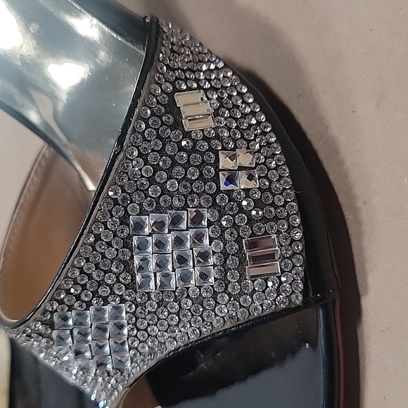 Zara Basic Rhinestone Heels Black Shoe with Gold Heel. Absolutely Stunning Shoe! - Picture 3 of 7
